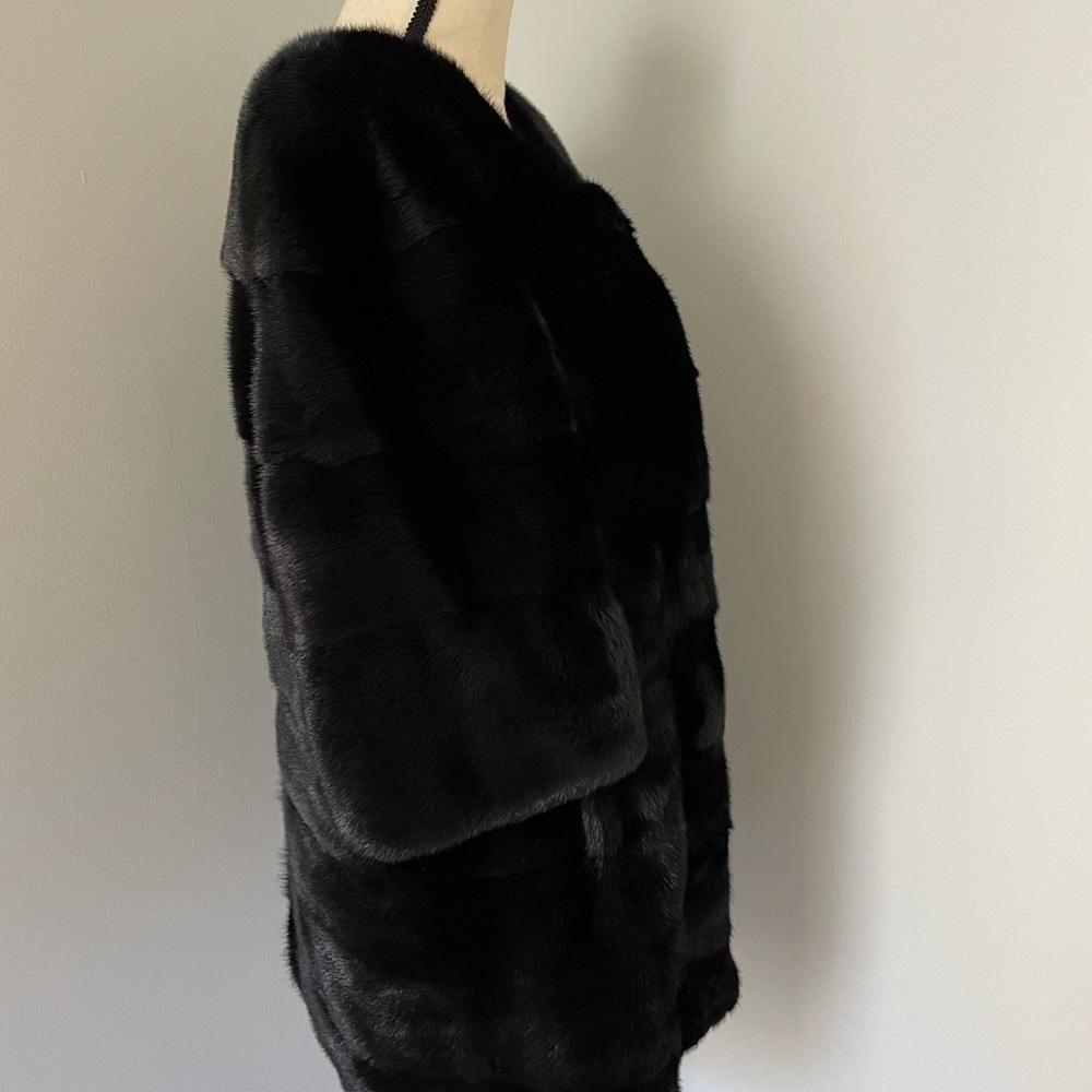 Stylish modern mink coat - Picture 12 of 12